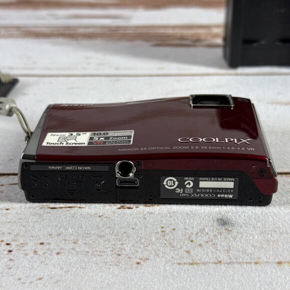 Nikon Coolpix S60 10MP Red w/Batt Charger - Picture 6 of 6